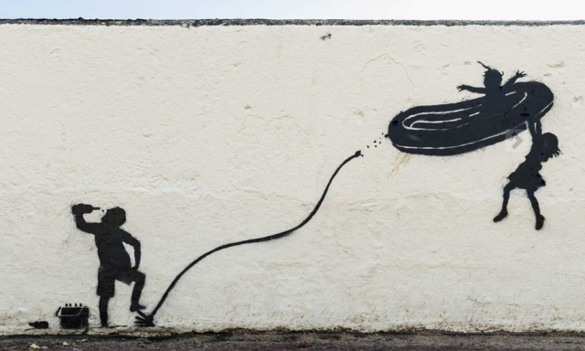 Lefestettek egy Banksy-graffitit, mert szomor&uacute; eml&eacute;keket &eacute;bresztett