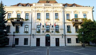 Veszpr&eacute;m j&ouml;vőj&eacute;&eacute;rt &eacute;s az &aacute;tl&aacute;that&oacute; d&ouml;nt&eacute;sek&eacute;rt fognak t&uuml;ntetni j&ouml;vő h&eacute;t szerd&aacute;n