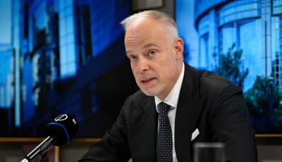 Honv&eacute;delmi miniszter szerint szak&iacute;tanunk kell a b&eacute;kementalit&aacute;ssal &eacute;s &aacute;t kell &aacute;llni a h&aacute;bor&uacute; fel&eacute; vezető &uacute;tra