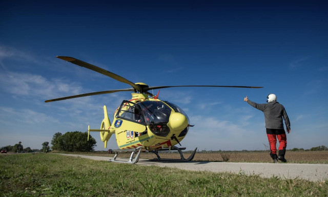 J&oacute;kor j&oacute; helyen - Szabadnapos orvos k&uuml;zd&ouml;tt egy f&eacute;rfi &eacute;let&eacute;&eacute;rt a Balatonn&aacute;l