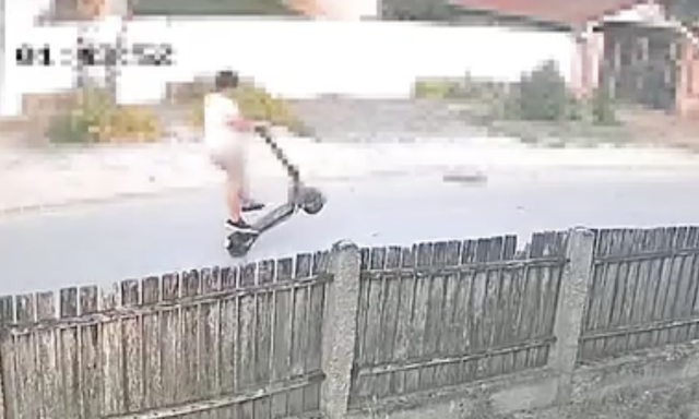 Hatalmasat bukott roller&eacute;vel egy fiatal, &eacute;letvesz&eacute;lyes s&eacute;r&uuml;l&eacute;seket szenvedett &ndash; VIDE&Oacute;