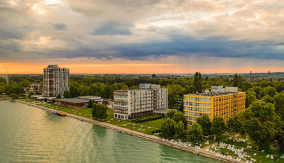 M&aacute;r 2,5 milli&oacute; forintot is elk&eacute;rnek egy n&eacute;gyzetm&eacute;ter&eacute;rt a Balatonn&aacute;l