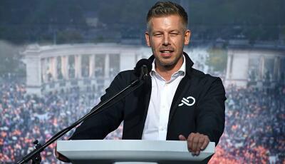 Magyar P&eacute;ter: Nagy ar&aacute;ny&uacute; csal&aacute;dip&oacute;tl&eacute;k-emel&eacute;s lesz 2027-ben