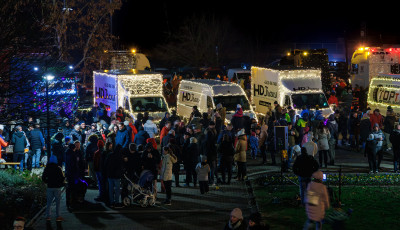 F&eacute;ny&uuml;nnep a szomsz&eacute;dban-25 f&eacute;nykamion szelte az utc&aacute;kat Herenden