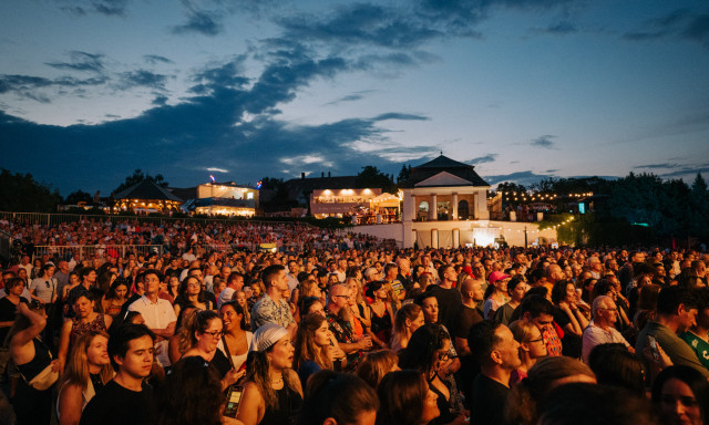 Fantasztikus hangulat, telt h&aacute;z - &Iacute;gy nyitotta meg Juanes a Veszpr&eacute;mFestet - GAL&Eacute;RIA
