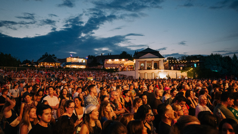 Fantasztikus hangulat, telt h&aacute;z - &Iacute;gy nyitotta meg Juanes a Veszpr&eacute;mFestet - GAL&Eacute;RIA