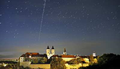 &Iacute;gy suhant &aacute;t Kapu Tibor Veszpr&eacute;m felett  az ISS fed&eacute;lzet&eacute;n
