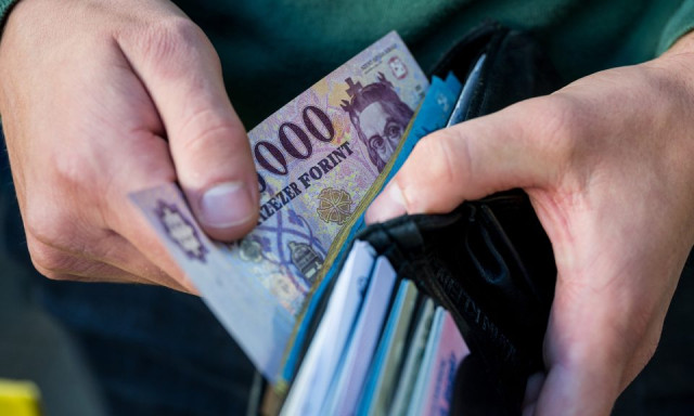 Mutatjuk mennyi lehet 2026-ban a minim&aacute;lb&eacute;r a korm&aacute;ny tervei szerint