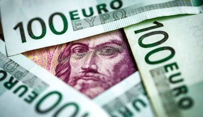 Medi&aacute;n: a magyarok h&aacute;romnegyede t&aacute;mogatja az eur&oacute; bevezet&eacute;s&eacute;t