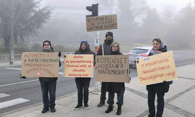 Hi&aacute;ba a hideg &eacute;s a k&ouml;d, nincs meg&aacute;ll&aacute;s a zebraszerd&aacute;n