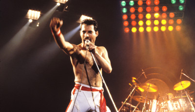 Freddie Mercury z&aacute;r&aacute;ndokhelyet kap a Balaton &ndash; itt k&eacute;sz&uuml;l a vil&aacute;g harmadik k&ouml;zt&eacute;ri Freddy szobra