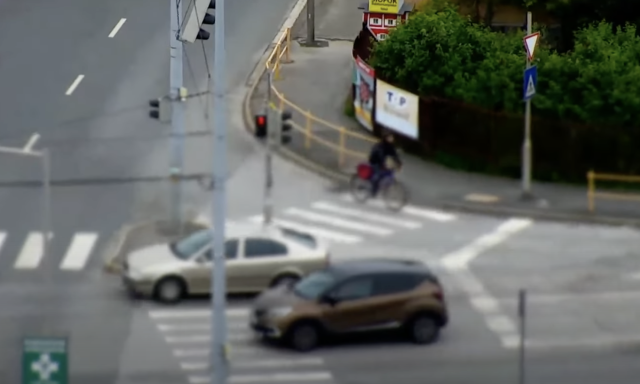 Fűvel a zseb&eacute;ben tekert &aacute;t a piroson, majd kezdett menek&uuml;lni a rendőr&ouml;k elől Zsolti - VIDE&Oacute;