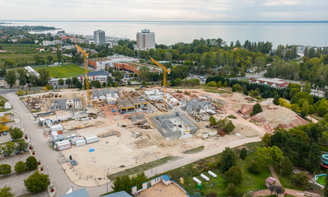 Form&aacute;t &ouml;lt az Anna Lak&oacute;liget - Előregy&aacute;rtott elemekkel &eacute;p&uuml;l az egykori Sun City