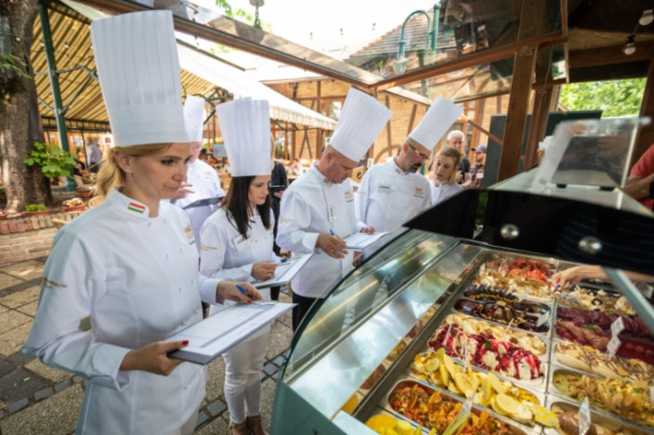 A chilis, szedres, borókás Bíborka lett az idei év fagylaltja
