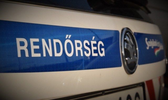 Minden előzm&eacute;ny n&eacute;lk&uuml;l r&aacute;t&aacute;madt egy j&aacute;r&oacute;kelőre egy 44 &eacute;ves f&eacute;rfi Veszpr&eacute;mben