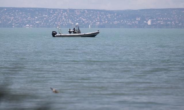 Eltűnt egy 34 &eacute;ves kajakos a Balatonon &ndash; haj&oacute;kkal &eacute;s helikopterrel is keresik