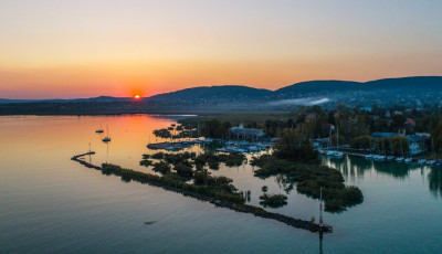 Lez&aacute;rhatj&aacute;k a csopaki part egy szakasz&aacute;t