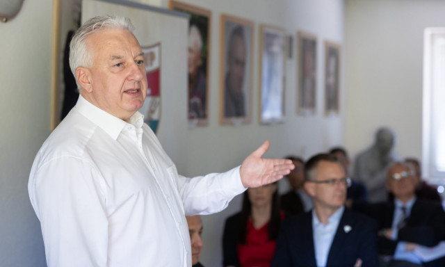 Lemondott Semj&eacute;n Zsolt, de nem engedt&eacute;k t&aacute;vozni a KDNP &eacute;l&eacute;ről