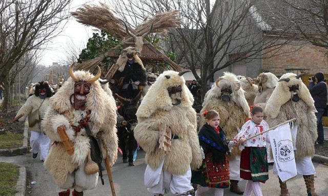 Hamarosan kezdődnek a farsangi b&aacute;lok, ideje elővenni a jelmezeket