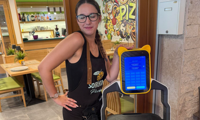 Bemutatjuk Orsit, a Balaton első robot-felszolg&aacute;l&oacute;j&aacute;t