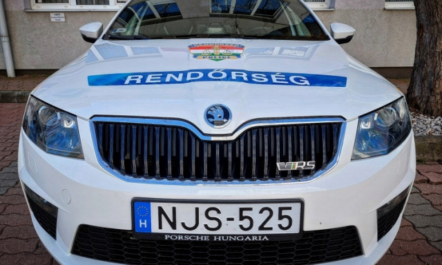 A kocsma mellett b&aacute;ntalmazta a feles&eacute;g&eacute;t