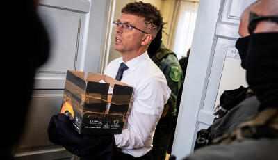 Azt k&eacute;rte Hank&oacute; Bal&aacute;zs, hogy a saj&aacute;t fodr&aacute;sza v&aacute;ghassa a haj&aacute;t a b&ouml;rt&ouml;nben