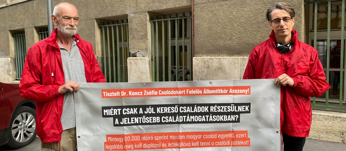 Eg&eacute;szen Koncz Zs&oacute;fia irod&aacute;j&aacute;ig k&uuml;ldett&eacute;k a sz&oacute;r&oacute;lapokat az aHang aktivist&aacute;i