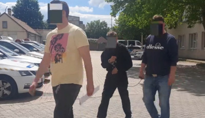 G&aacute;zpalack begy&uacute;jt&aacute;s&aacute;val fenyegette szomsz&eacute;dait egy 60 &eacute;ves v&aacute;rpalotai f&eacute;rfi