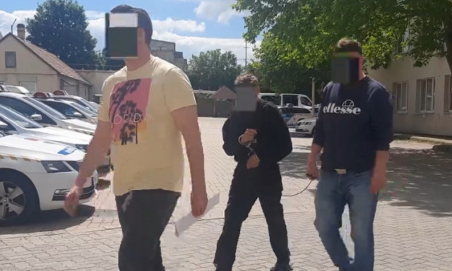 G&aacute;zpalack begy&uacute;jt&aacute;s&aacute;val fenyegette szomsz&eacute;dait egy 60 &eacute;ves v&aacute;rpalotai f&eacute;rfi