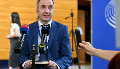 A 266. helyről &uuml;lhet be a parlamentbe L&aacute;z&aacute;r J&aacute;nos ut&oacute;dja
