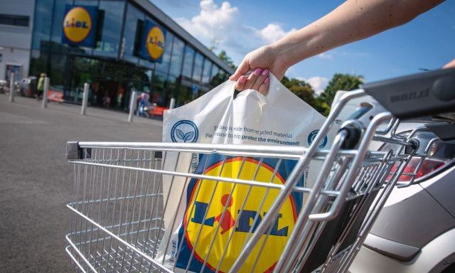 Ism&eacute;t b&eacute;remel&eacute;st jelentett be a Lidl - 599 ezer lesz a brutt&oacute; kezdőb&eacute;r