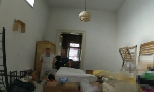 P&aacute;rn&aacute;k k&ouml;z&eacute; b&uacute;jt a k&ouml;r&ouml;z&ouml;tt f&eacute;rfi Devecserben - A rendőr&ouml;k elfogt&aacute;k