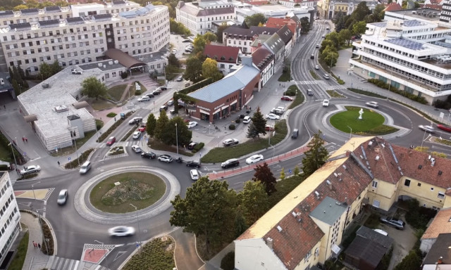 Jelzől&aacute;mp&aacute;k j&ouml;nnek a belv&aacute;rosi k&ouml;rforgalomba - Szeptember 7-&eacute;n kezdődik a munka