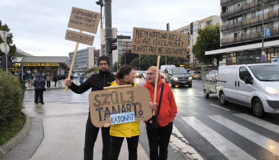 &ldquo;Nem katona kell az iskol&aacute;ba&rdquo; - Zebraszerda gal&eacute;ria