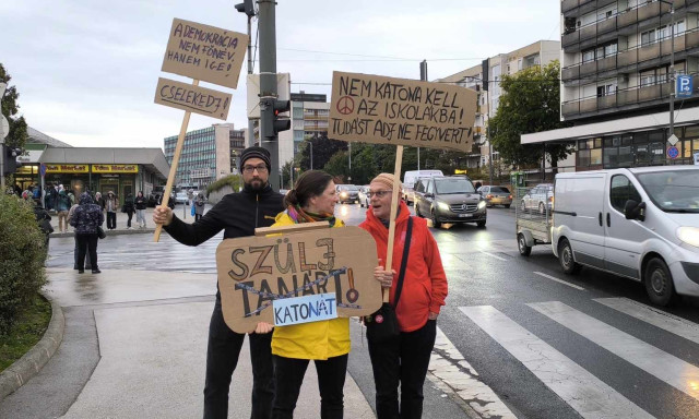 &ldquo;Nem katona kell az iskol&aacute;ba&rdquo; - Zebraszerda gal&eacute;ria