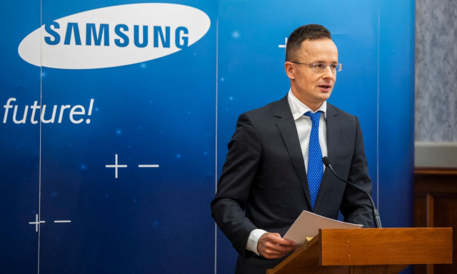 T&ouml;bb ezren k&ouml;vetelik a g&ouml;di &eacute;s a t&ouml;bbi akkumul&aacute;torgy&aacute;raknak a transzparens kivizsg&aacute;l&aacute;s&aacute;t