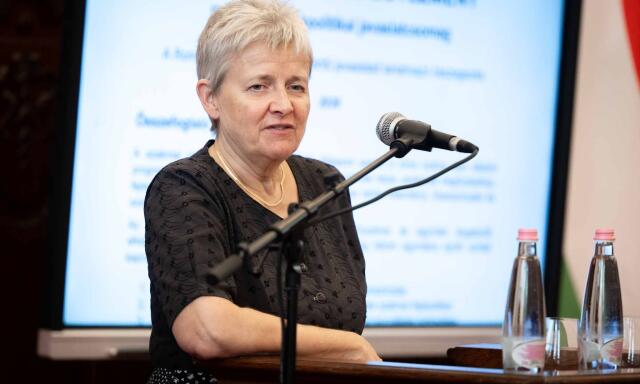 Lannert Judit: nyugodt fejlőd&eacute;st biztos&iacute;t&oacute; iskol&aacute;t szeretne a korm&aacute;ny