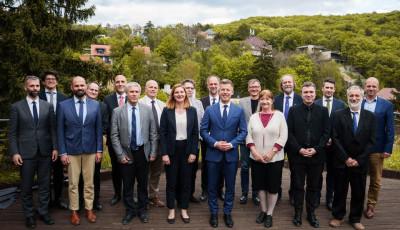 A veszpr&eacute;mi Lovassy igazgat&oacute;ja is r&eacute;szt vett az egyeztet&eacute;sen: &iacute;gy alak&iacute;tan&aacute; &aacute;t az oktat&aacute;st Magyar P&eacute;ter