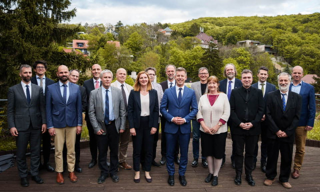 A veszpr&eacute;mi Lovassy igazgat&oacute;ja is r&eacute;szt vett az egyeztet&eacute;sen: &iacute;gy alak&iacute;tan&aacute; &aacute;t az oktat&aacute;st Magyar P&eacute;ter