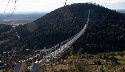 Zsebbeny&uacute;l&oacute;s - 5000 forint&eacute;rt s&eacute;t&aacute;lhatsz majd &aacute;t a magyar &ouml;sszetartoz&aacute;s f&uuml;ggőh&iacute;dj&aacute;n