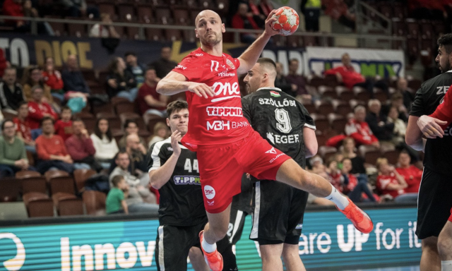 K&eacute;t j&aacute;t&eacute;kos t&aacute;vozik a One Veszpr&eacute;m HC-t&oacute;l k&ouml;z&ouml;s megegyez&eacute;ssel