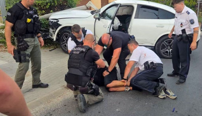 L&ouml;v&eacute;sek &eacute;s aut&oacute;s&uuml;ld&ouml;z&eacute;s Veszpr&eacute;m megy&eacute;ben - 4 rendőr is megs&eacute;r&uuml;lt
