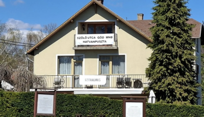 Harmadik felvon&aacute;s a f&uuml;redi plak&aacute;th&aacute;bor&uacute;ban - &bdquo;SZ&Aacute;NALMAS&rdquo; lett a v&aacute;lasz az als&oacute; szintről