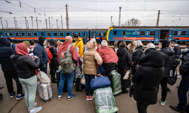 M&aacute;r t&ouml;bb, mint 100 ezer szolidarit&aacute;si jegyet adott ki a M&Aacute;V az Ukrajn&aacute;b&oacute;l &eacute;rkezőknek