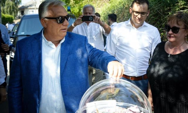 &Ouml;r&uuml;lhetnek a korm&aacute;nytagok, k&ouml;zel 4 milli&oacute;ra emelik a fizet&eacute;s&uuml;ket