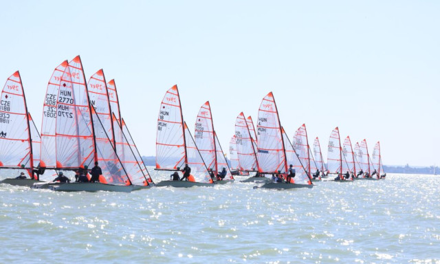 A Balaton &eacute;szaki partj&aacute;n rendezik meg a kontinens egyik legrangosabb ut&aacute;np&oacute;tl&aacute;s vitorl&aacute;sverseny&eacute;t