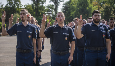 T&ouml;bb mint 300 rendőrrel bőv&uuml;lt a Magyar Rendőrs&eacute;g &aacute;llom&aacute;nya