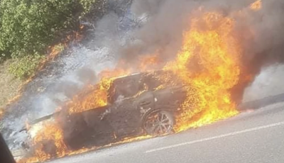 Teljes terjedelm&eacute;ben &eacute;gett egy aut&oacute; az M7-esen