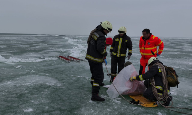 Vas&aacute;rnapt&oacute;l b&iacute;rs&aacute;gra sz&aacute;m&iacute;that, aki a Balaton jeg&eacute;re l&eacute;p
