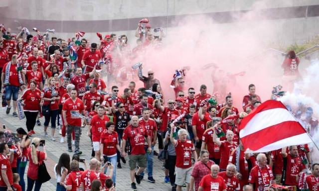 Feket&eacute;ben fog szurkolni ma este az O szektor
